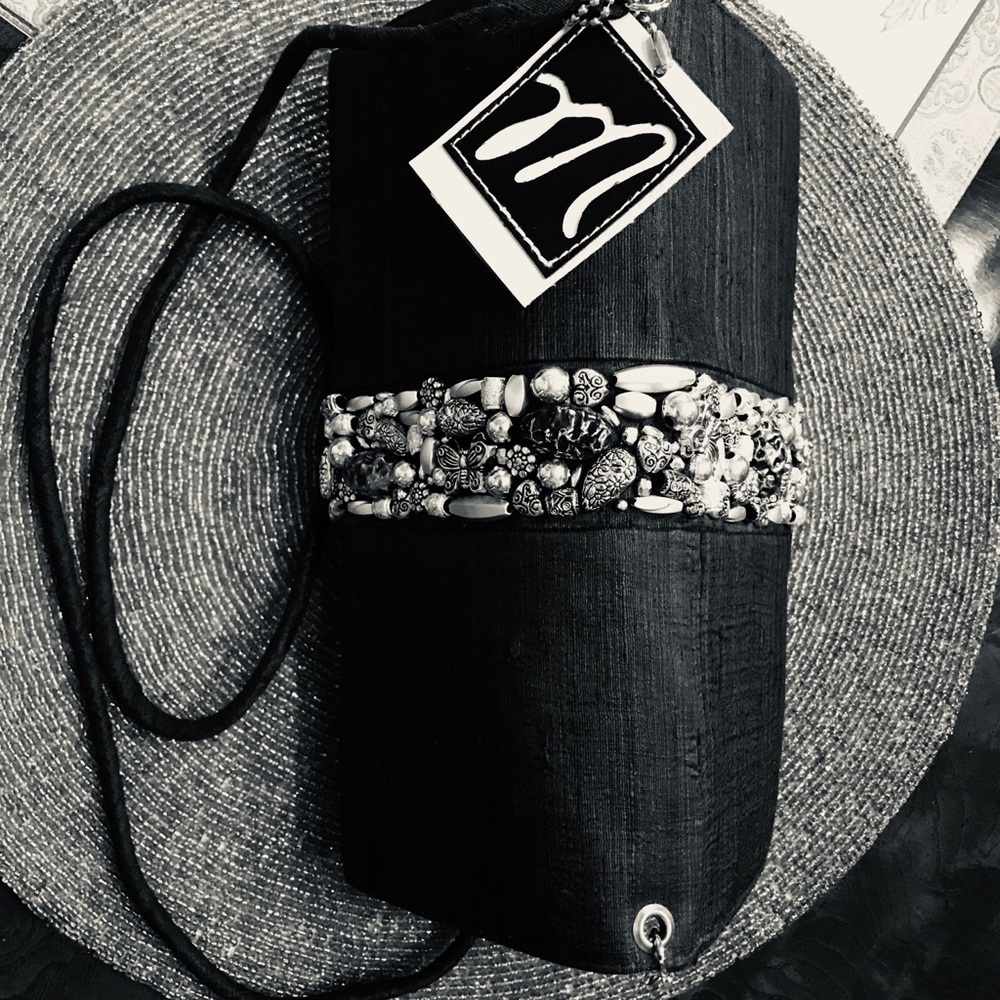 🎉HP!🎉Black Silk Clutch w/ Jewel Band - Picture 3 of 4